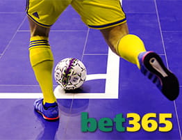 Das Logo von Bet365 und eine Futsal Szene.