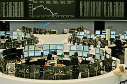 Der Handel mit Aktien an der deutschen Börse ist über jeden Online Broker möglich