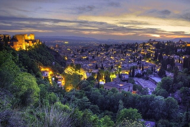 Die Stadt Granada in Andalusien.