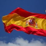 Spanische Flagge im Wind.