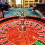 Roulette-Spieltisch in einem Casino.