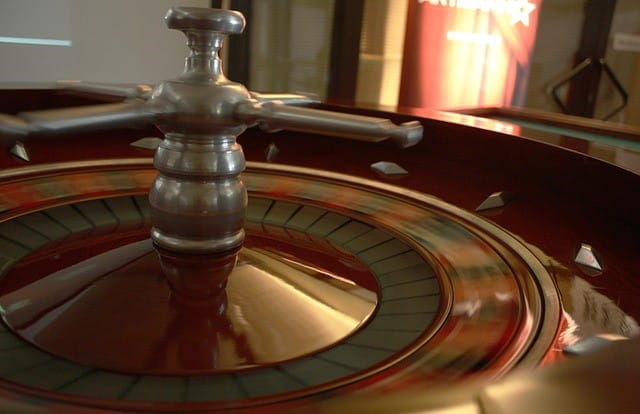 Roulette-Spieltisch in einem Casino.