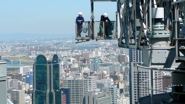 Bauarbeiten in der japanischen Stadt Osaka.
