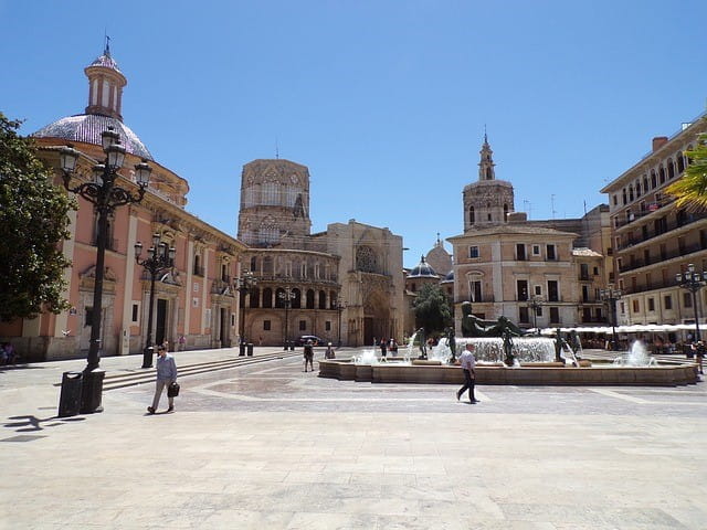 Platz an einer Kathedrale in der Stadt Valencia.