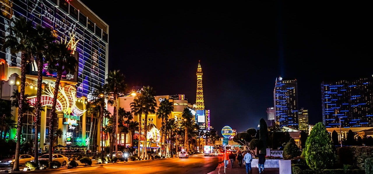 Beleuchtete Straßen von Las Vegas.