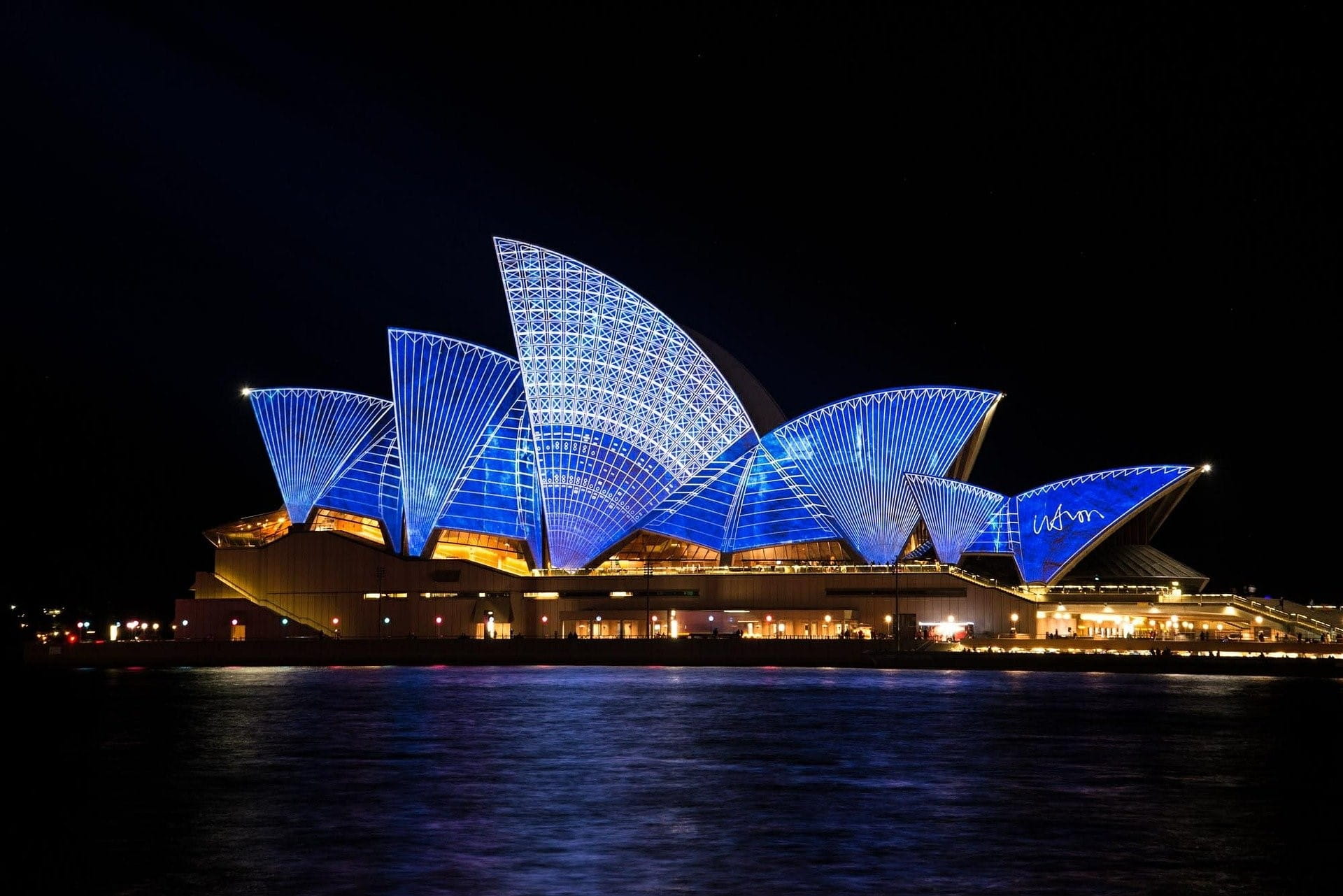 Beleuchtetes Opera House in Sydney.