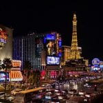 Die Straßen von Las Vegas bei Nacht.