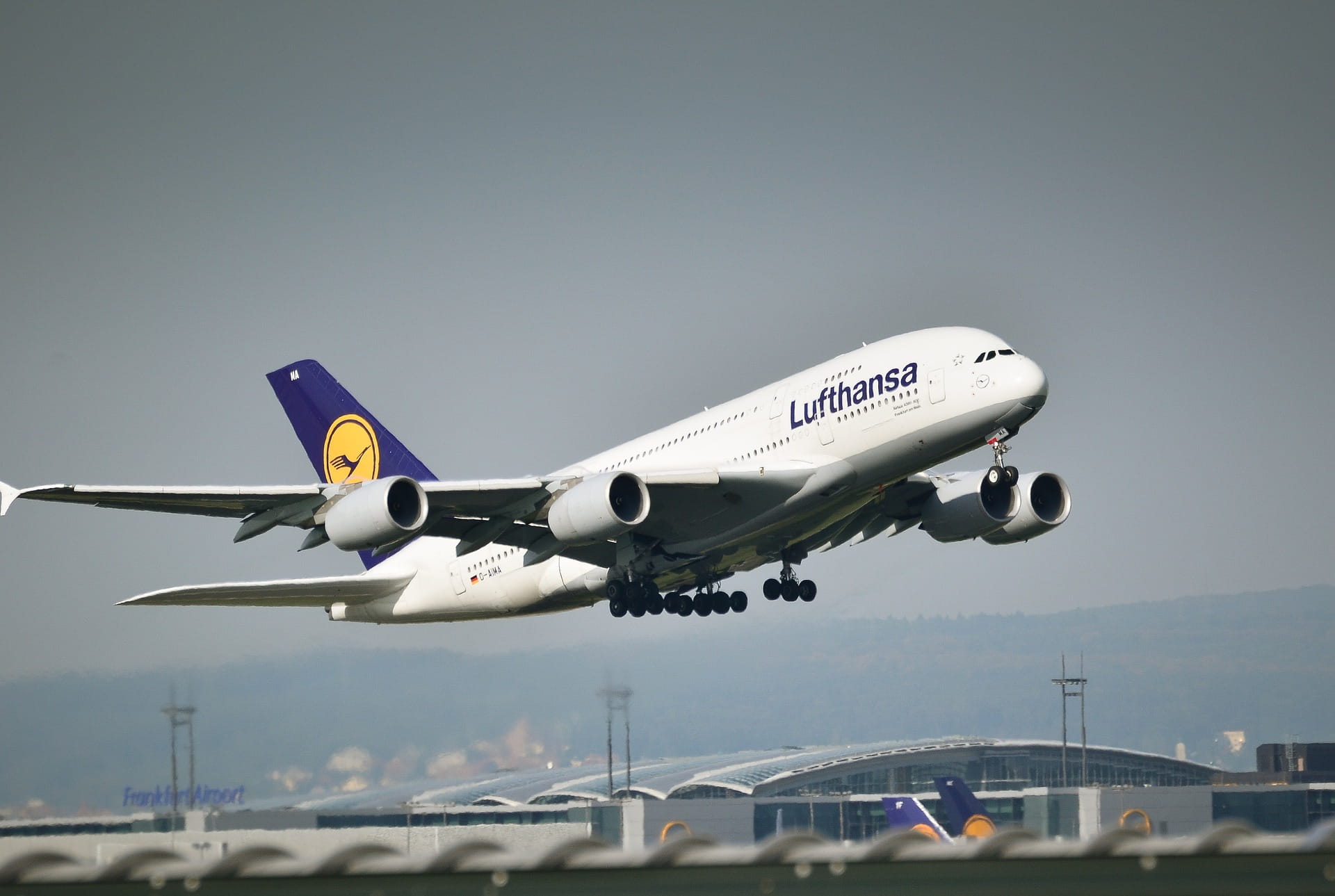 Lufthansa Airbus.