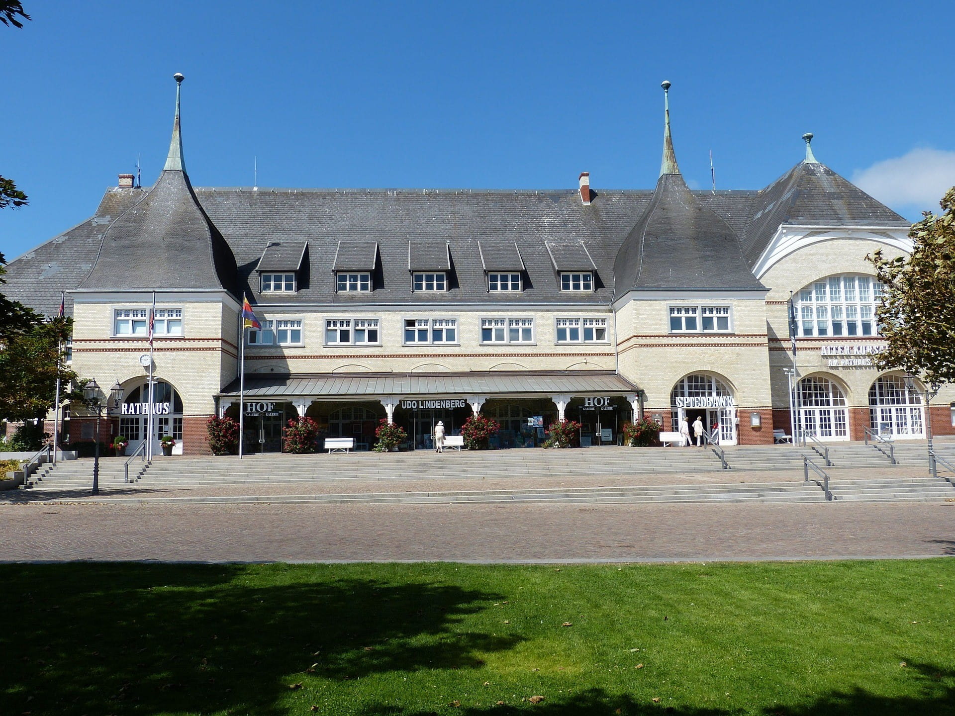 Außenansicht des Casinos Westerland auf Sylt.