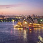 Sydney bei Nacht – im Vordergrund ist das berühmte Opernhaus.