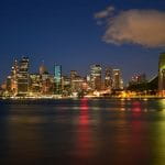 Sydney bei Nacht – ohne dem typischen Oper Wahrzeichen.