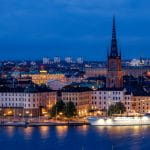Schwedens Hauptstadt Stockholm bei Nacht.