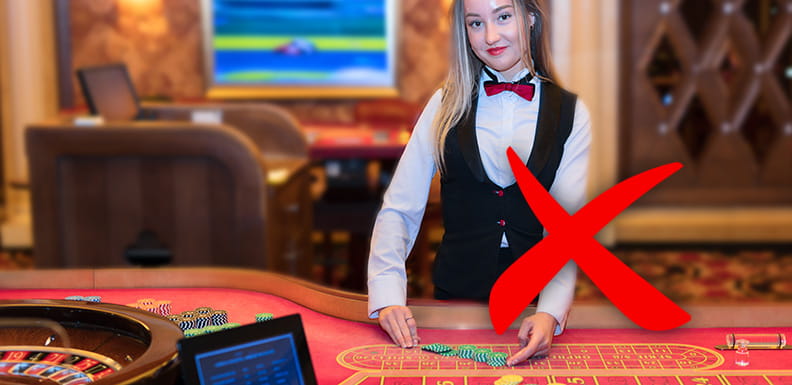 Eine Live Casino Dealerin an einem Spieltisch, davor ein rotes Kreuz.