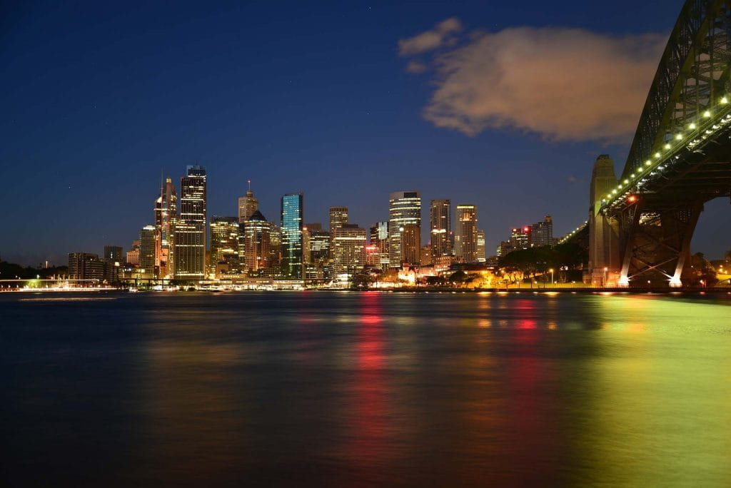 Australiens Hauptstadt Sydney bei Nacht.