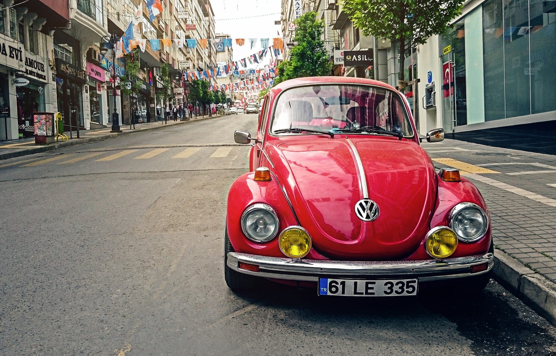 VW.