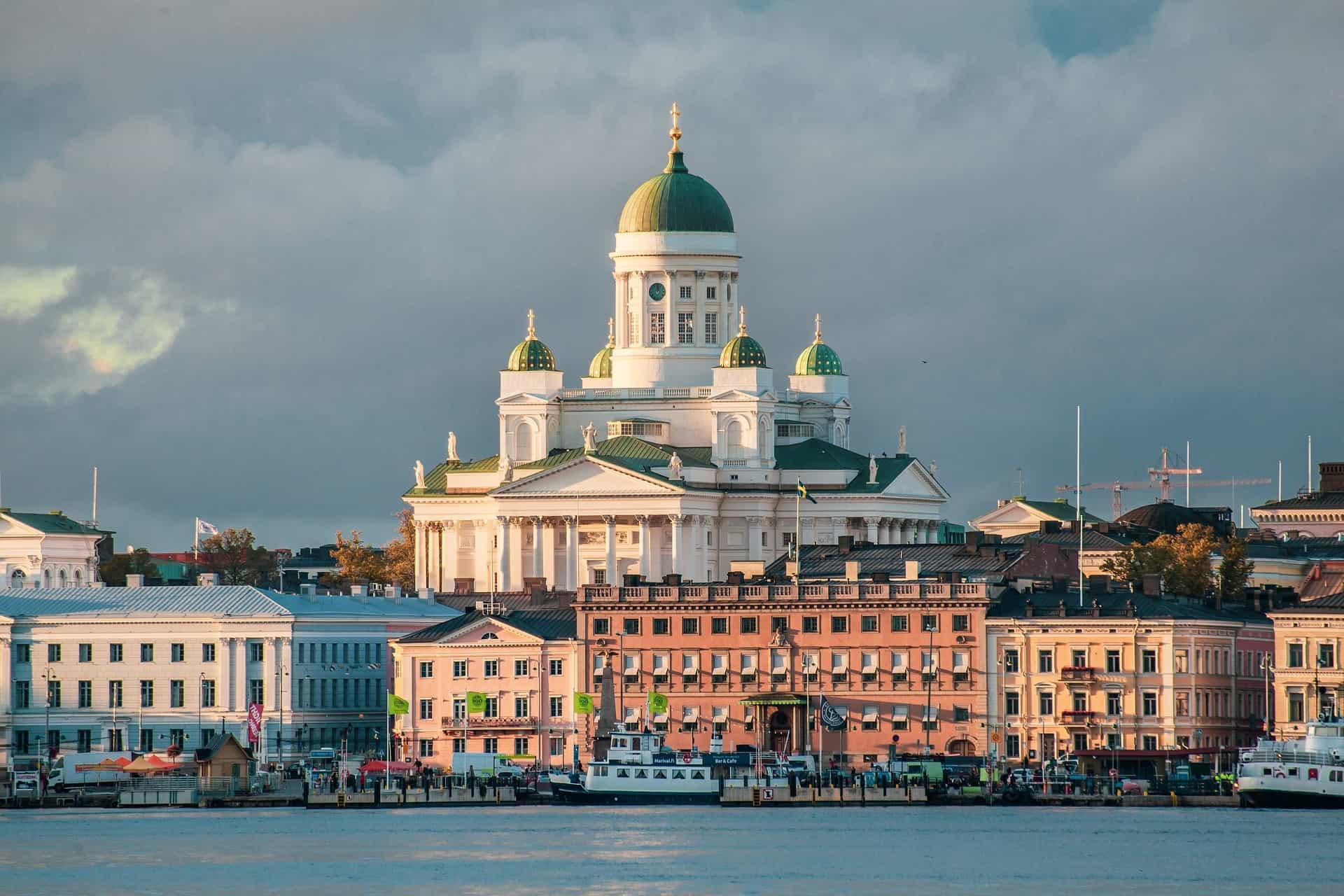 Ibukota Finlandia Helsinki dengan katedral yang terkenal.