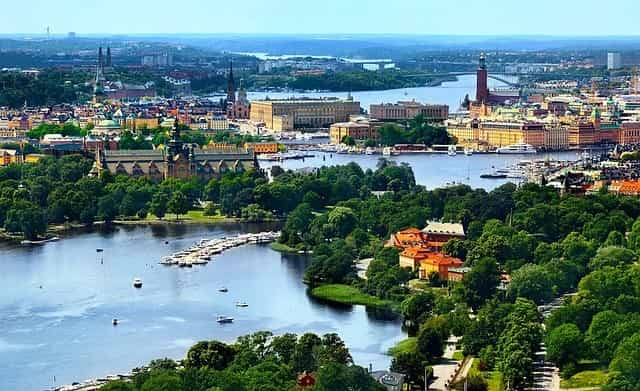 Schwedens Hauptstadt Stockholm mit seinen vielen Gewässern.