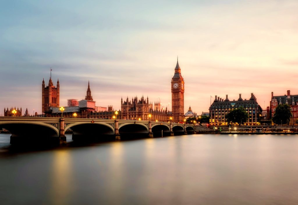 Stadtpanorama von London im Morgengrauen