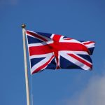 Flagge Großbritanniens vor einem Himmel-Hintergrund.