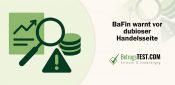 Lupe, Achtung-Zeichen und ein Stapel Münzen - Erstellt mit AI durch Betrugstest Prompt.